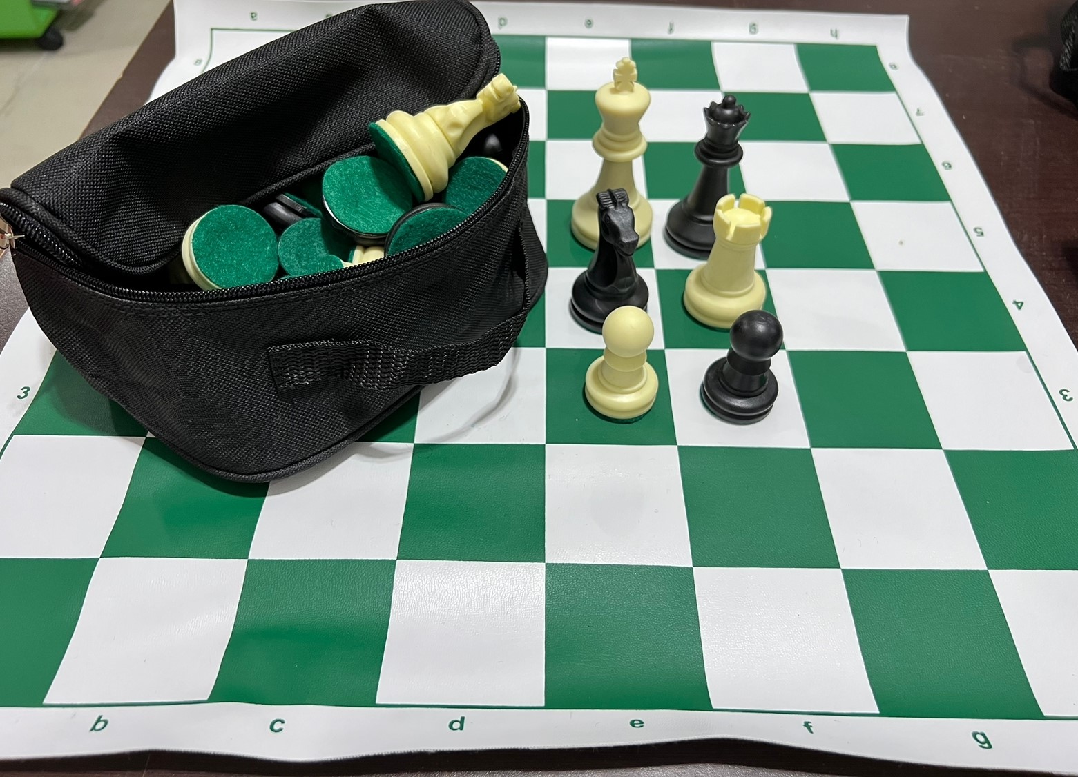 AJEDREZ LIGERO PROFESIONAL TABLERO Y MALETA